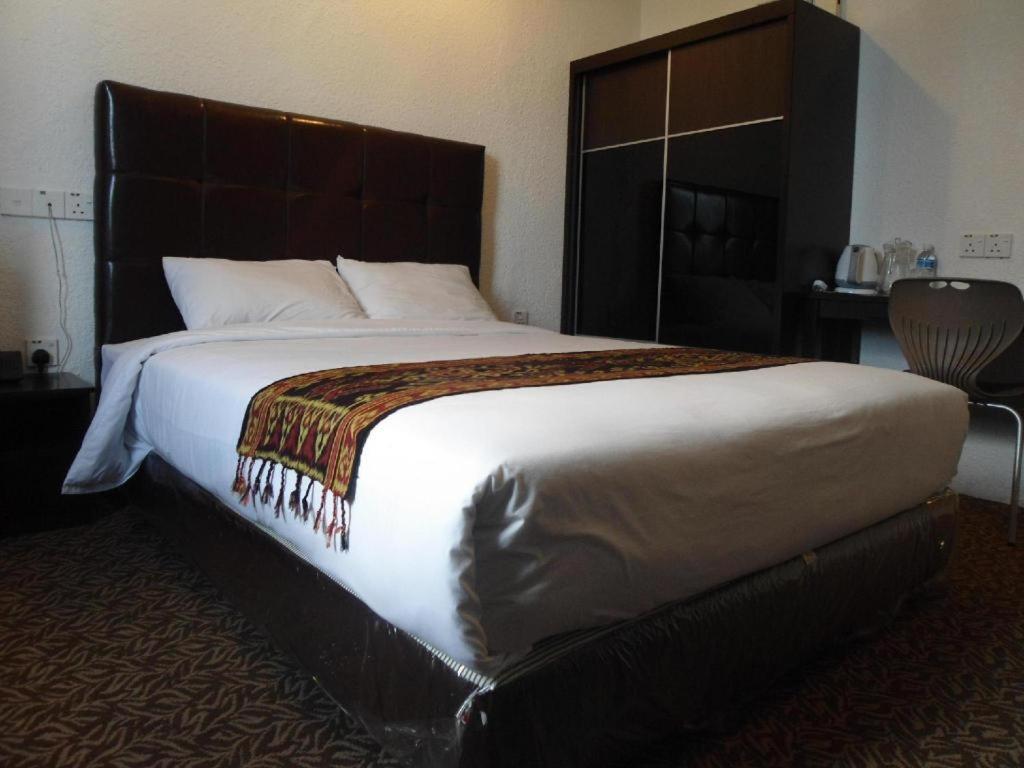 Regent Hotel Бинтулу Экстерьер фото