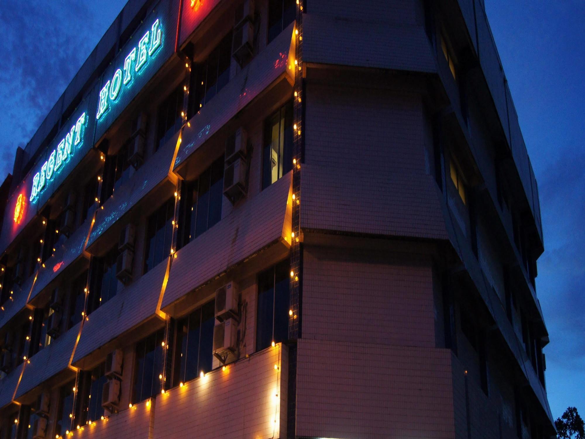 Regent Hotel Бинтулу Экстерьер фото